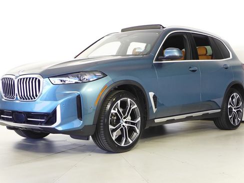 Used 2025 BMW X5 xDrive40i w/ Parking Assistance Package AWD/4WD image 2