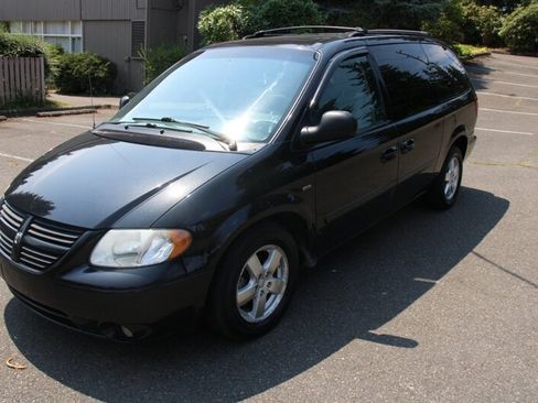 Used 2007 Dodge Grand Caravan SXT FWD image 1
