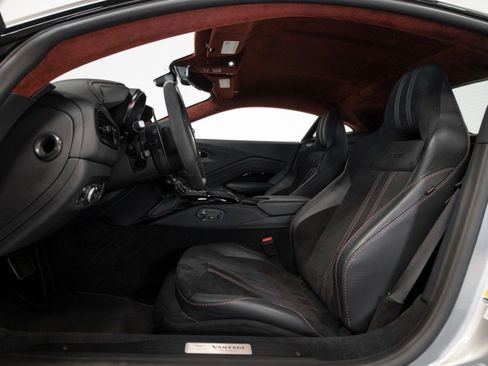 Used 2022 Aston Martin V8 Vantage Coupe image 20