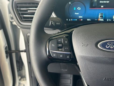 Certified 2024 Ford Escape SE w/ PHEV Premium Package image 40