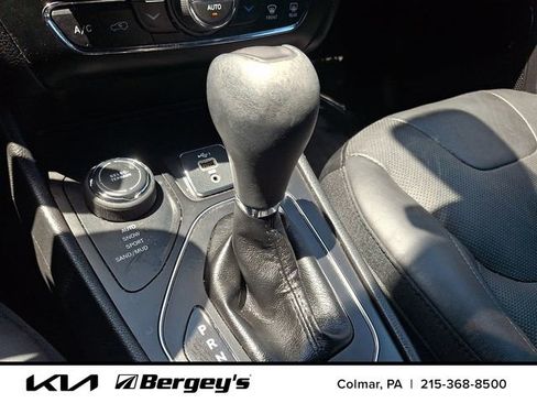 Used 2019 Jeep Cherokee High Altitude AWD/4WD image 16