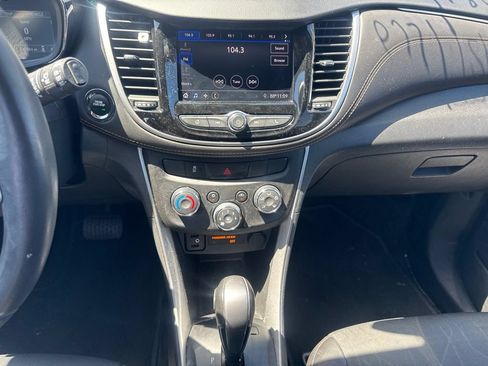 Used 2021 Chevrolet Trax LT w/ Sport Edition FWD image 16