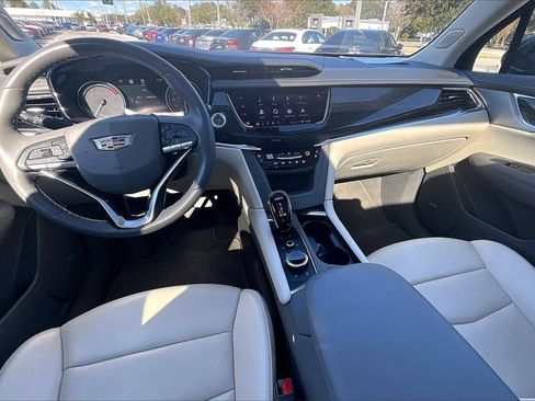 Used 2023 Cadillac XT6 Premium Luxury w/ Technology Package image 7