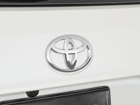 Used 2021 Toyota Highlander L FWD image 61