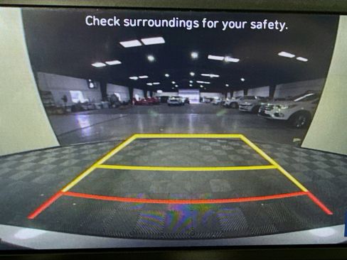 Used 2023 Hyundai Elantra SEL w/ Preferred Accessory Package FWD image 18