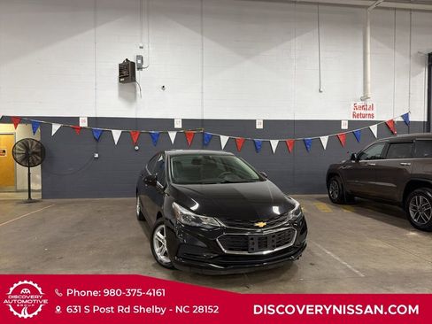 Used 2017 Chevrolet Cruze LT image 43