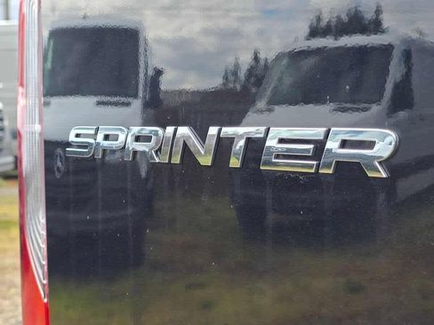 Used 2025 Mercedes-Benz Sprinter 2500 image 18