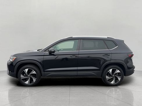 Used 2025 Volkswagen Taos SE AWD/4WD image 5