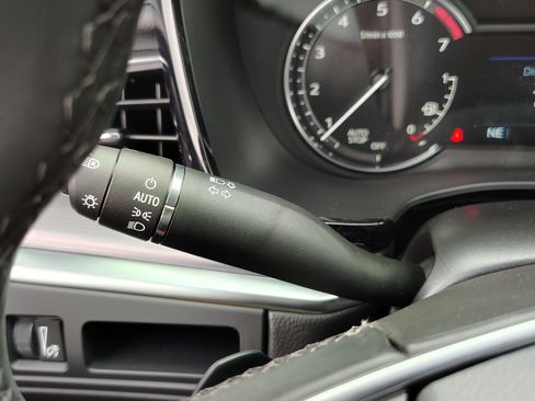 New 2025 Cadillac XT5 Luxury image 16