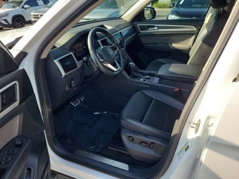 Certified 2023 Volkswagen Atlas SEL R-Line AWD/4WD image 18