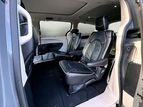 Certified 2023 Chrysler Pacifica Limited image 23