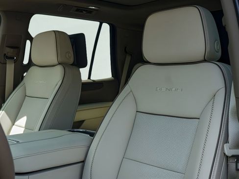 New 2026 GMC Yukon Denali w/ Denali Reserve Package AWD/4WD image 11