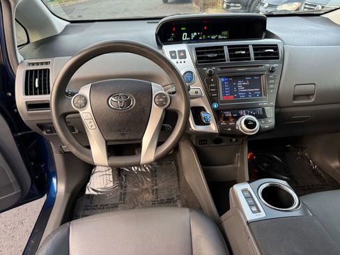 Used 2012 Toyota Prius V Five image 18