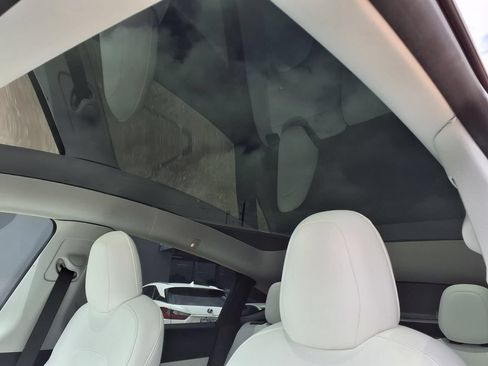Used 2022 Tesla Model Y Long Range AWD/4WD image 10