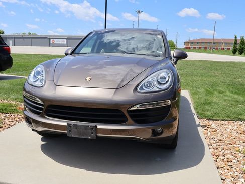Used 2013 Porsche Cayenne S AWD/4WD image 2