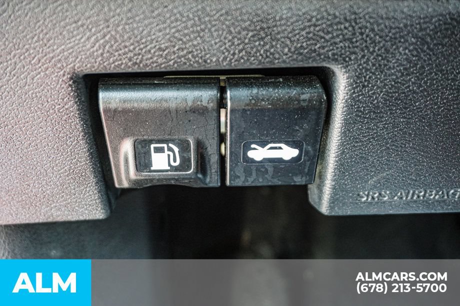 Used 2024 Nissan Versa SR FWD image 44
