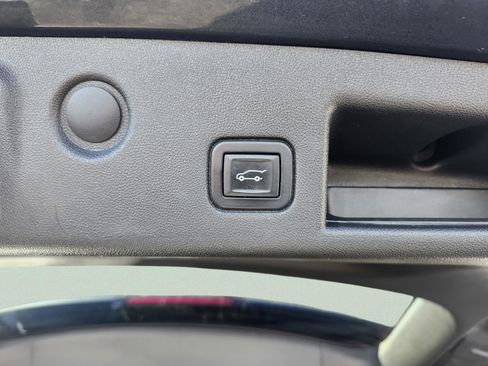 Used 2020 Chevrolet Equinox LT image 32