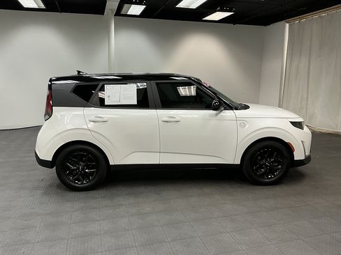 Used 2024 Kia Soul LX w/ Option Group 015 FWD image 6