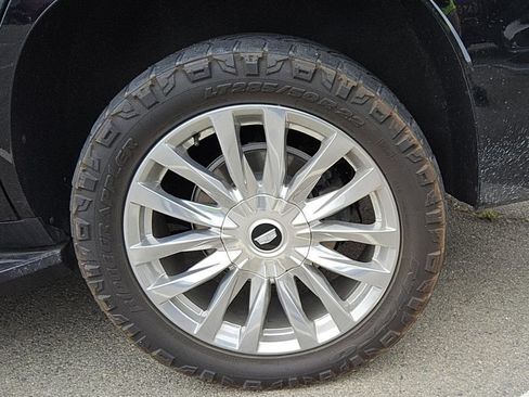 Used 2023 Cadillac Escalade Premium Luxury AWD/4WD image 5