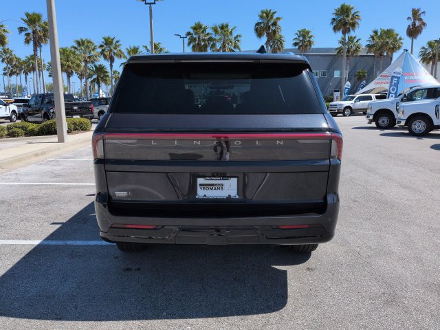 Used 2026 Lincoln Navigator Reserve AWD/4WD image 5