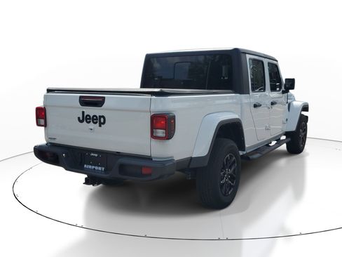 Used 2023 Jeep Gladiator Sport AWD/4WD image 6