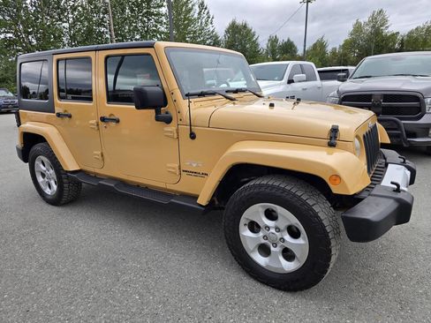 Used 2013 Jeep Wrangler Unlimited Sahara w/ Connectivity Group image 3