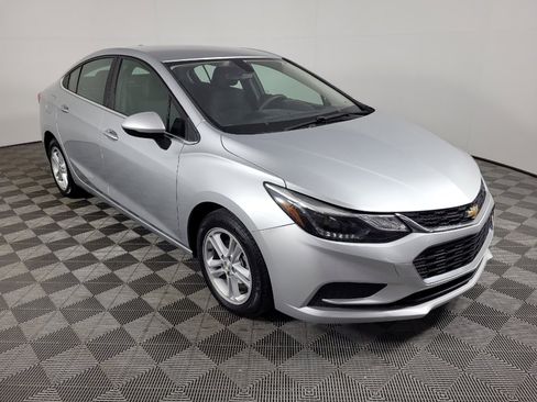 Used 2018 Chevrolet Cruze LT FWD image 13