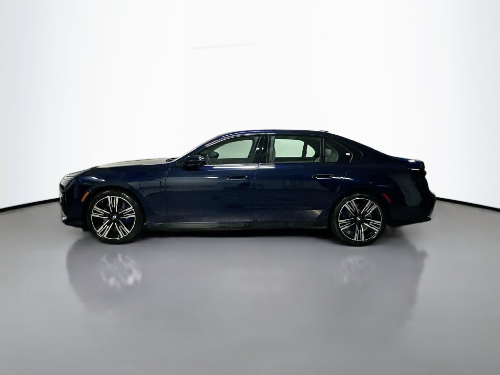Used 2026 BMW 750e xDrive AWD/4WD image 2