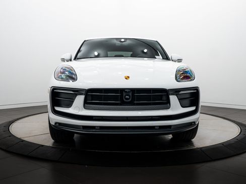 Certified 2025 Porsche Macan AWD/4WD image 10