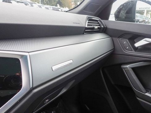 Used 2025 Audi Q3 2.0T Premium image 24