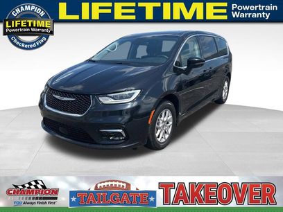 Used 2024 Chrysler Pacifica Touring-L