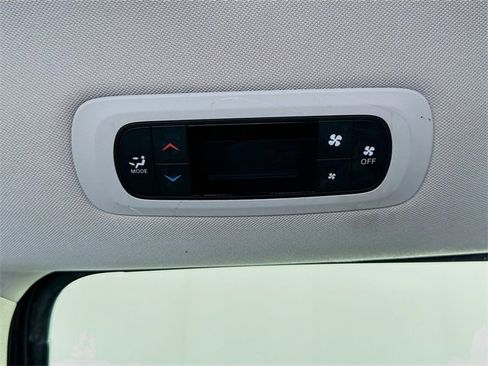 Used 2020 Chrysler Voyager LX image 23