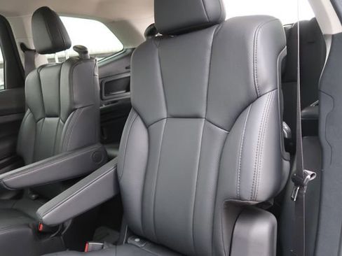 Certified 2025 Subaru Ascent Bronze Edition w/ Popular Package #2 image 31