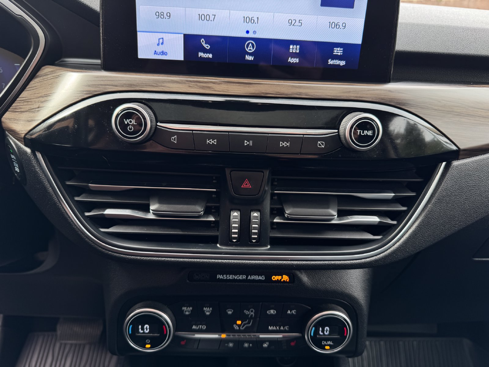 Used 2020 Ford Escape Titanium AWD/4WD image 24