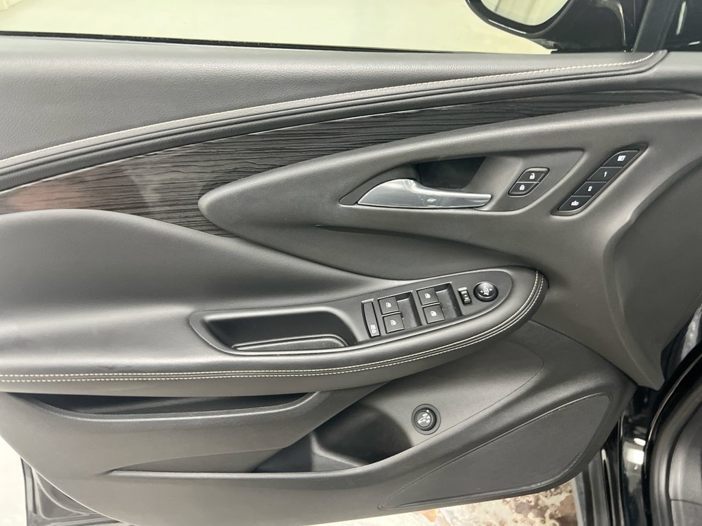 Used 2017 Buick Envision Essence FWD image 21