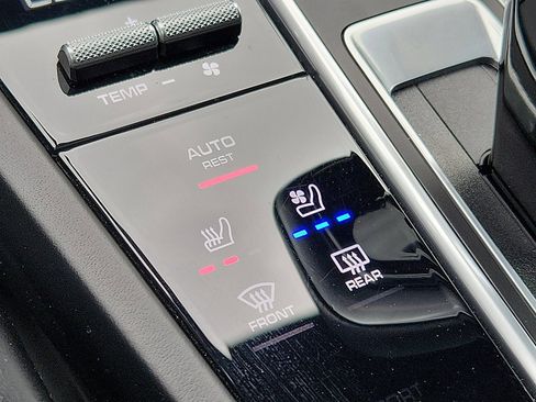 Used 2020 Porsche Cayenne Turbo AWD/4WD image 25