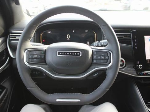 Used 2022 Jeep Wagoneer Series II image 14