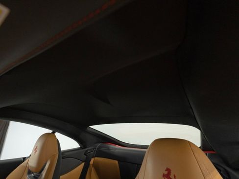Used 2019 Ferrari Portofino RWD image 43