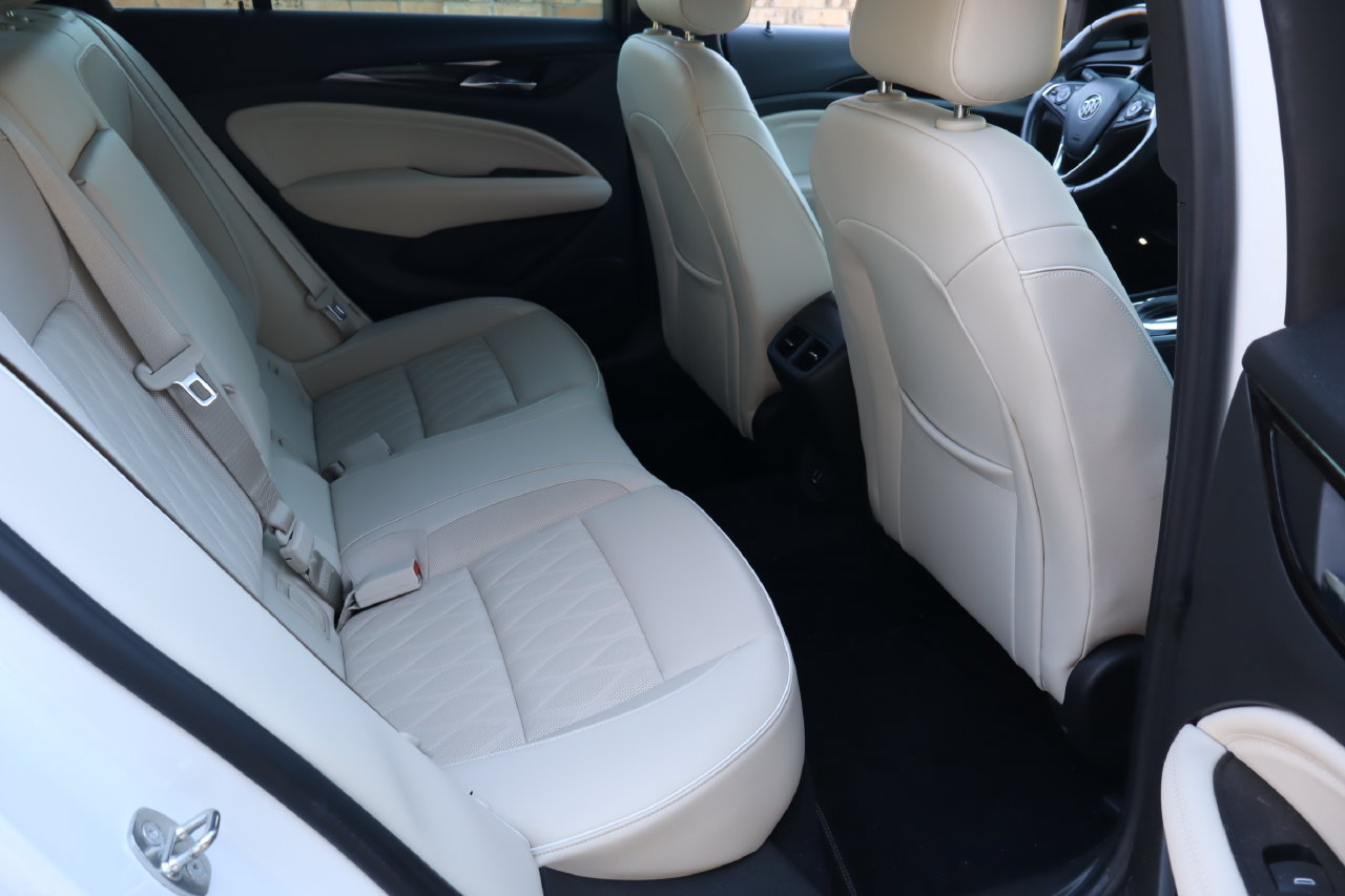 Used 2019 Buick Regal Avenir w/ Driver Confidence Package II FWD image 17