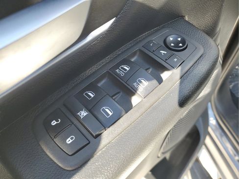 Used 2021 RAM 1500 Big Horn image 13