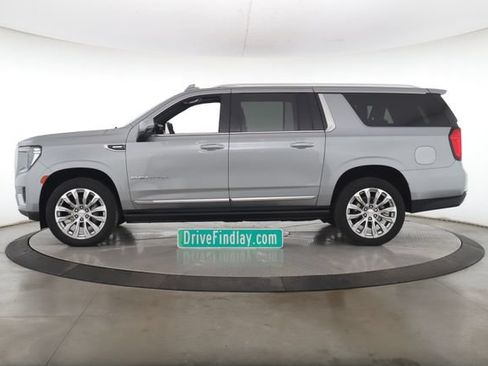 Used 2024 GMC Yukon XL Denali AWD/4WD image 9