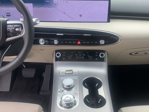 Certified 2026 Genesis GV70 2.5T Select image 24