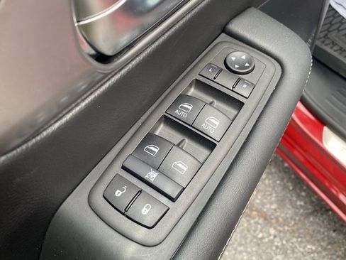 Used 2025 Chrysler Voyager LX image 13