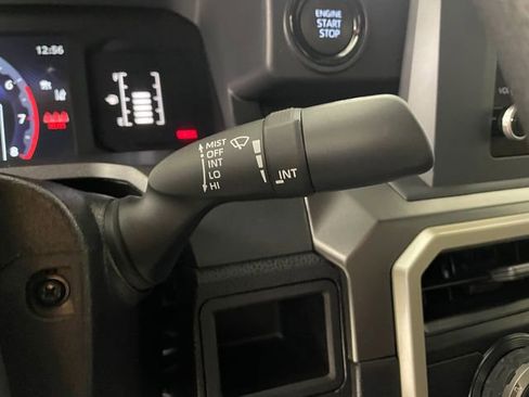 Used 2025 Toyota Tacoma SR5 AWD/4WD image 15