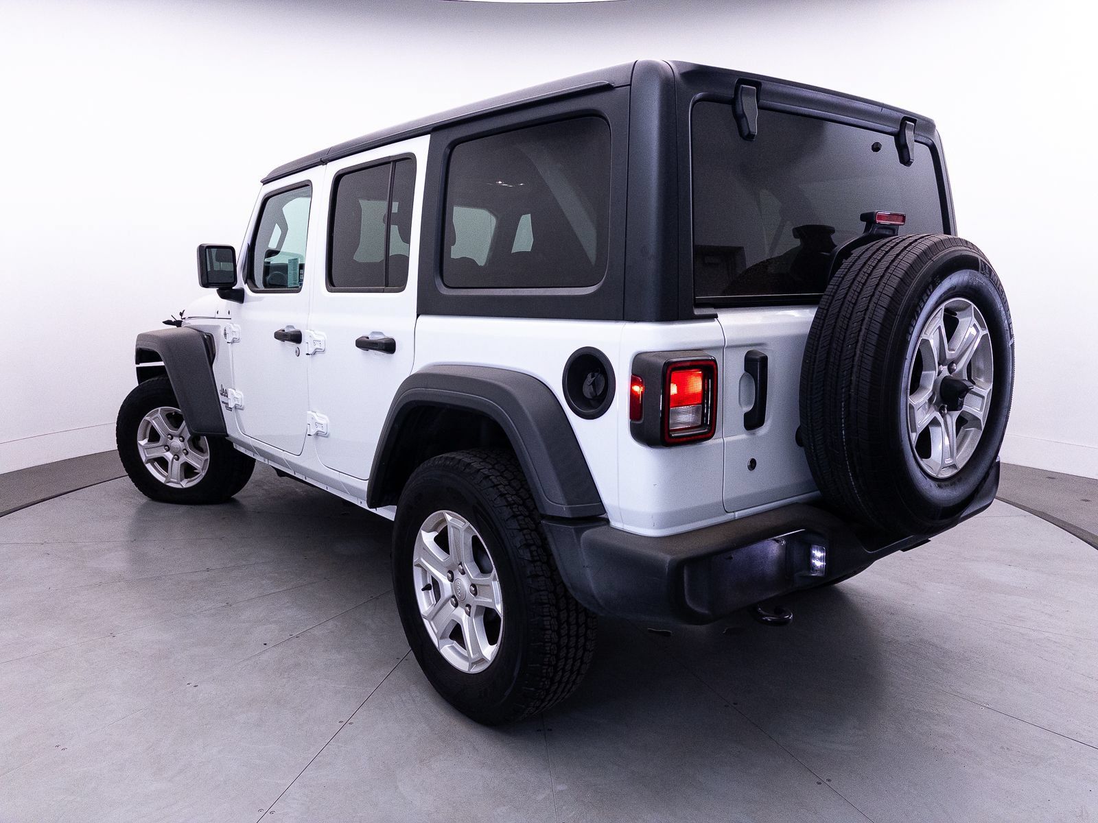 Used 2020 Jeep Wrangler Unlimited Sport S AWD/4WD image 3