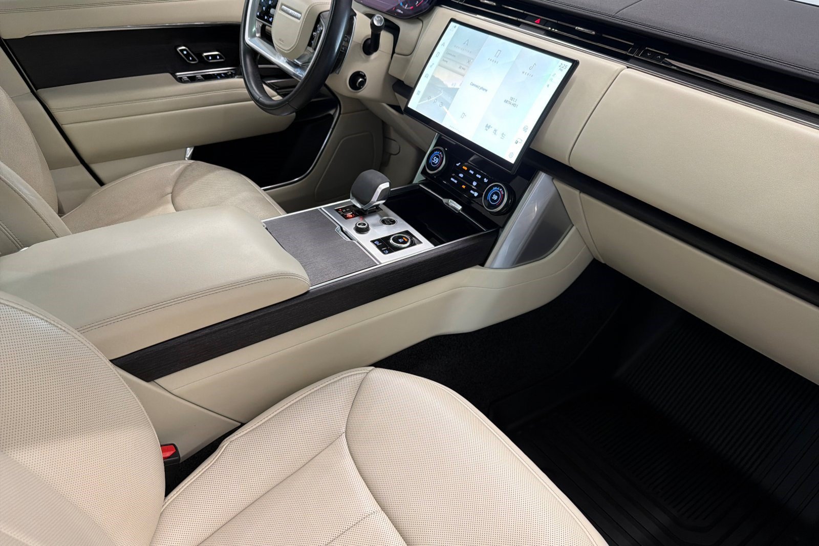 Used 2023 Land Rover Range Rover SE AWD/4WD image 33