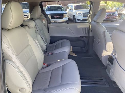 Used 2019 Toyota Sienna XLE FWD image 13
