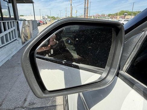 Used 2022 Ford Explorer XLT w/ Equipment Group 202A RWD image 13
