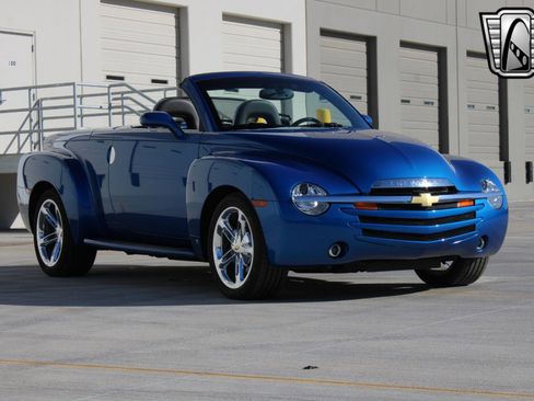 Used 2006 Chevrolet SSR w/ Preferred Equipment Group image 5