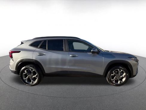 Used 2025 Chevrolet Trax LT image 16